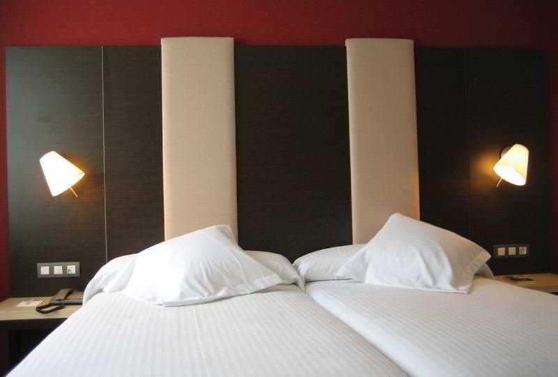 Azz Pamplona Norte Hotel Berriozar Eksteriør billede
