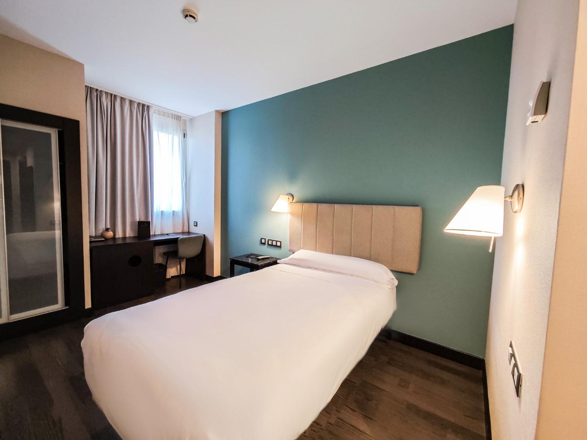 Azz Pamplona Norte Hotel Berriozar Eksteriør billede