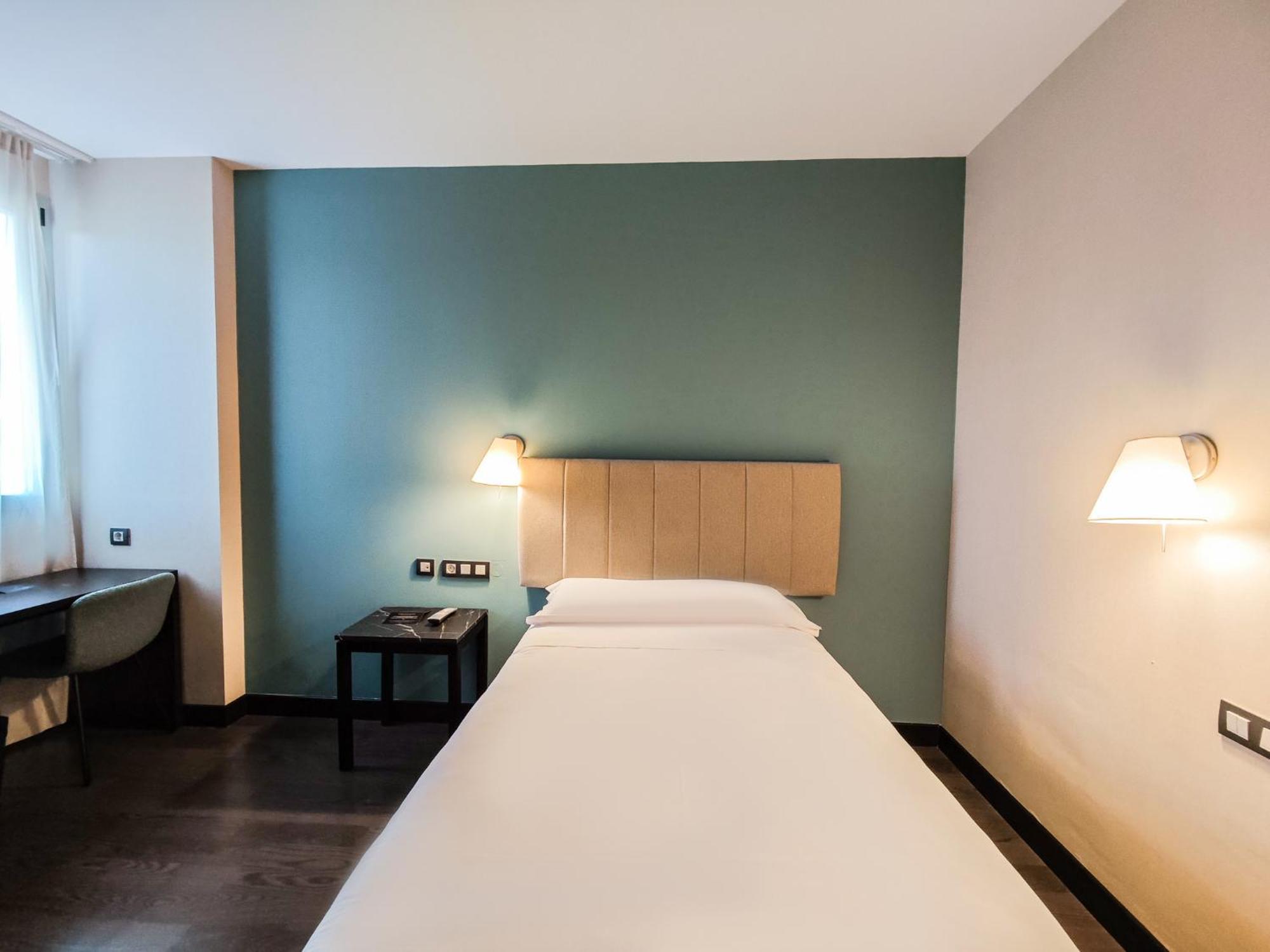 Azz Pamplona Norte Hotel Berriozar Eksteriør billede