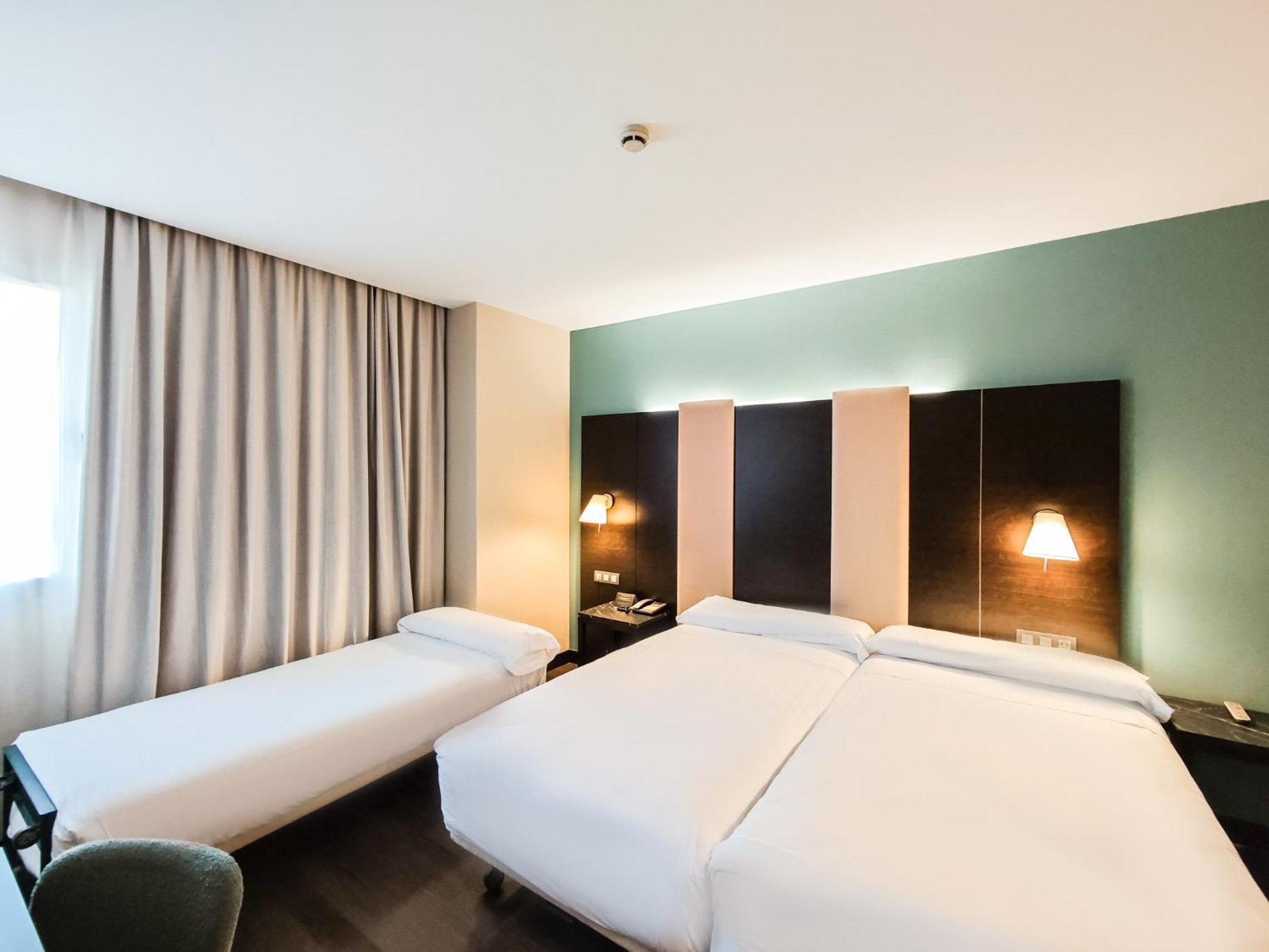 Azz Pamplona Norte Hotel Berriozar Eksteriør billede