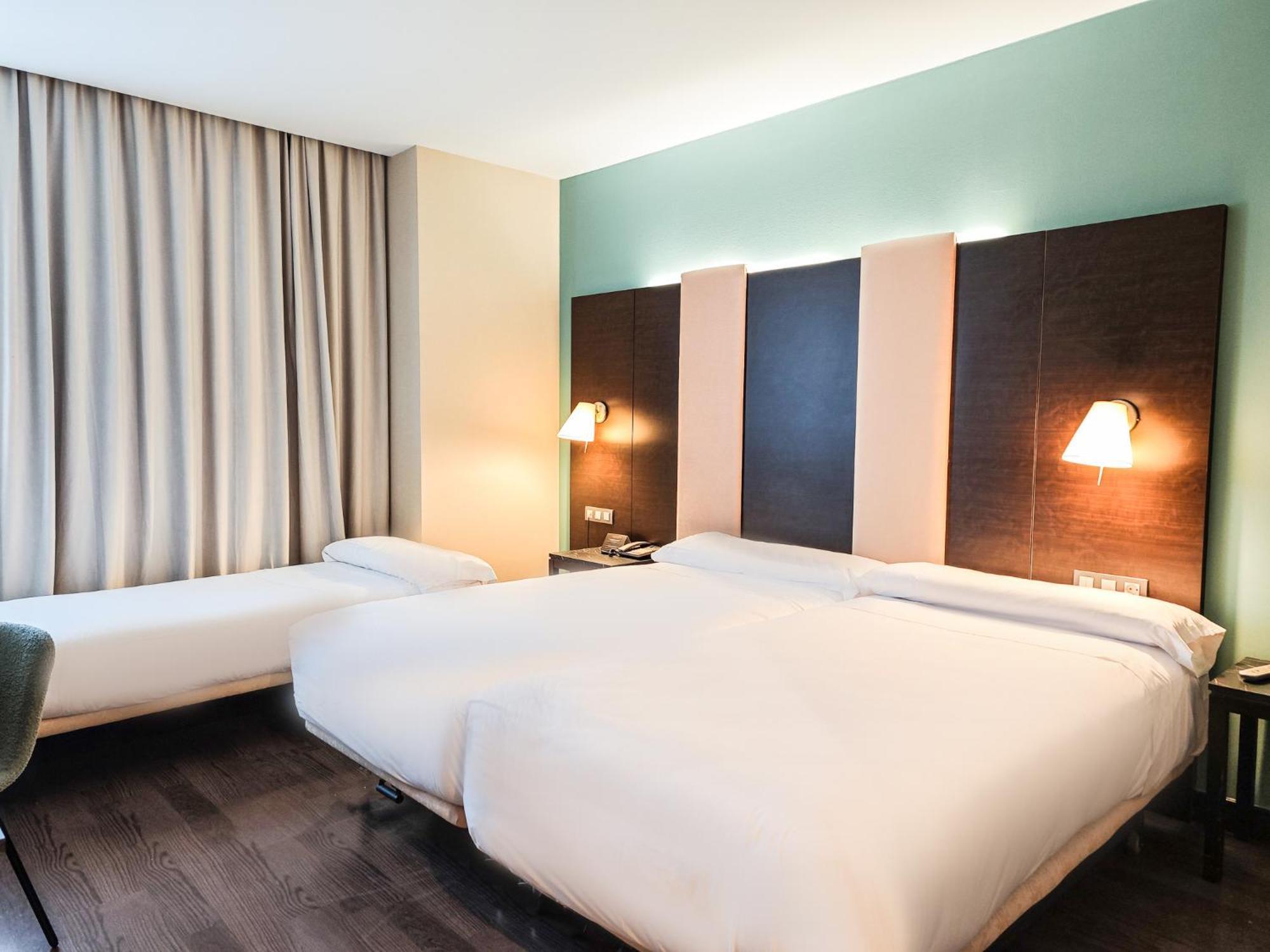 Azz Pamplona Norte Hotel Berriozar Eksteriør billede